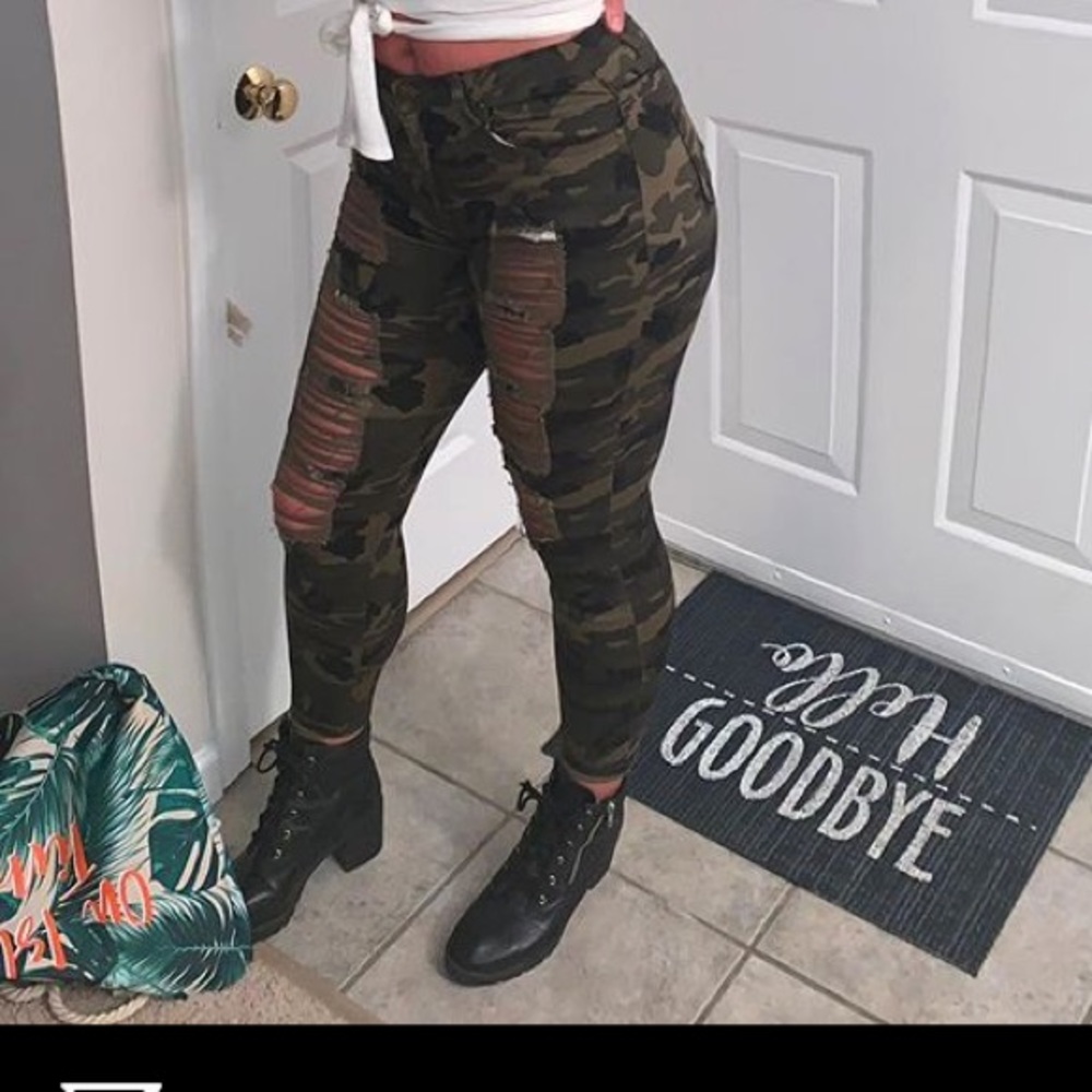 Distressed camo skinny jeans